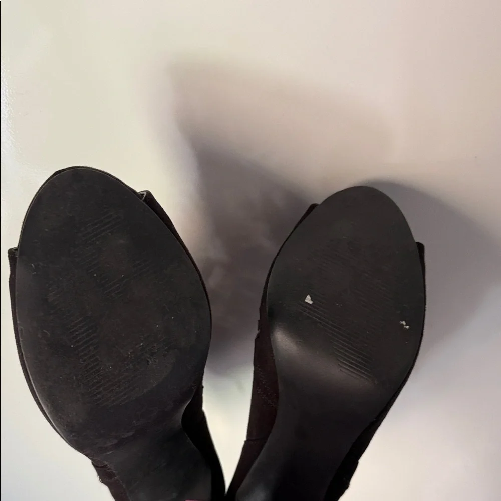 Guess Women's Black Cutout Heels - Picture 5 of 11